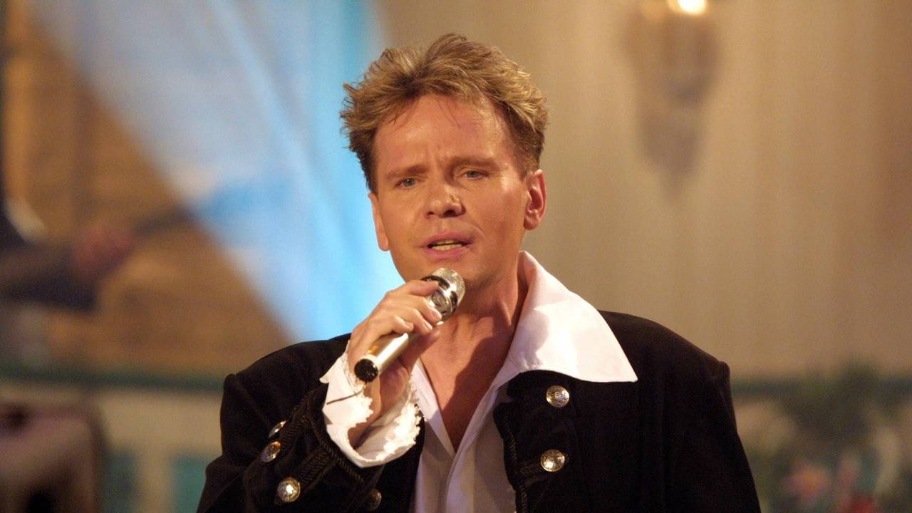 Christian Franke singt.
