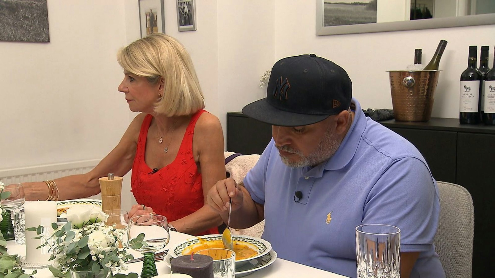 An der Kürbissuppe mit Sprossen hat Musti wenig Freude.
(Bild: RTL)
