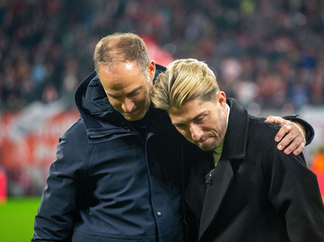 Kevin Kampl wird von Oliver Mintzlaff umarmt.