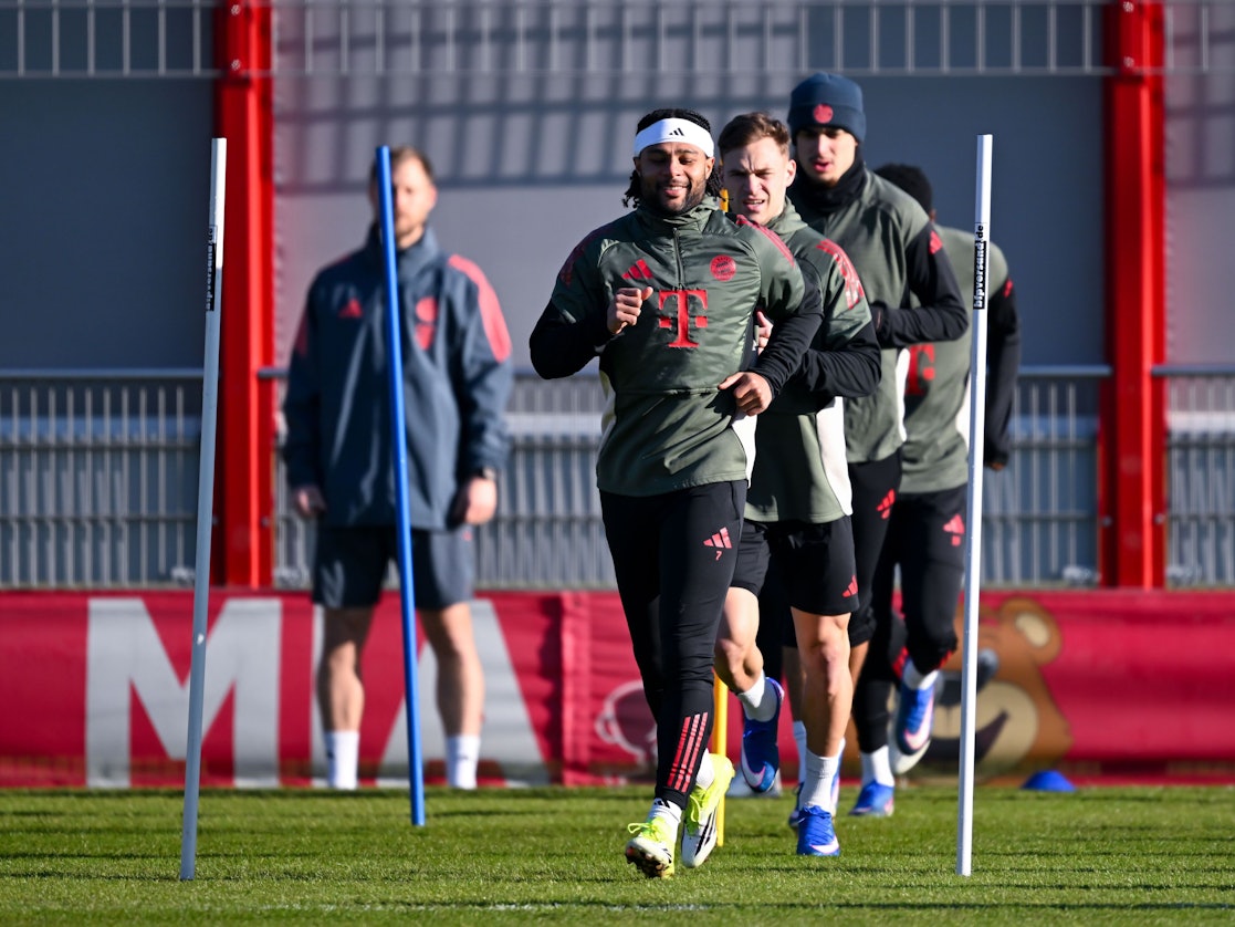 Die Spieler des FC Bayern auf dem Trainingsplatz.
