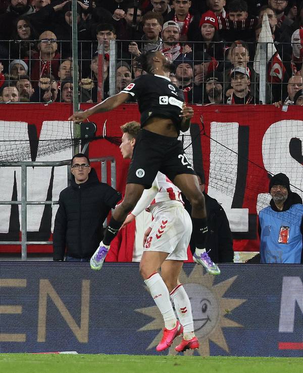 Kopfballtor von Ricky-Jade Jones gegen den 1. FC Köln.