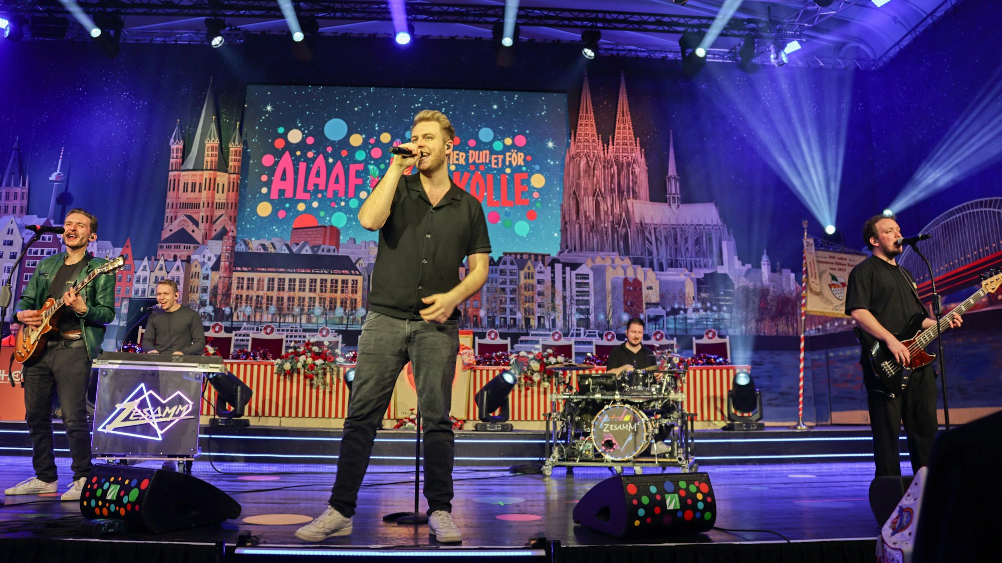 Die Band Zesamm’ beim Auftritt im Gürzenich.