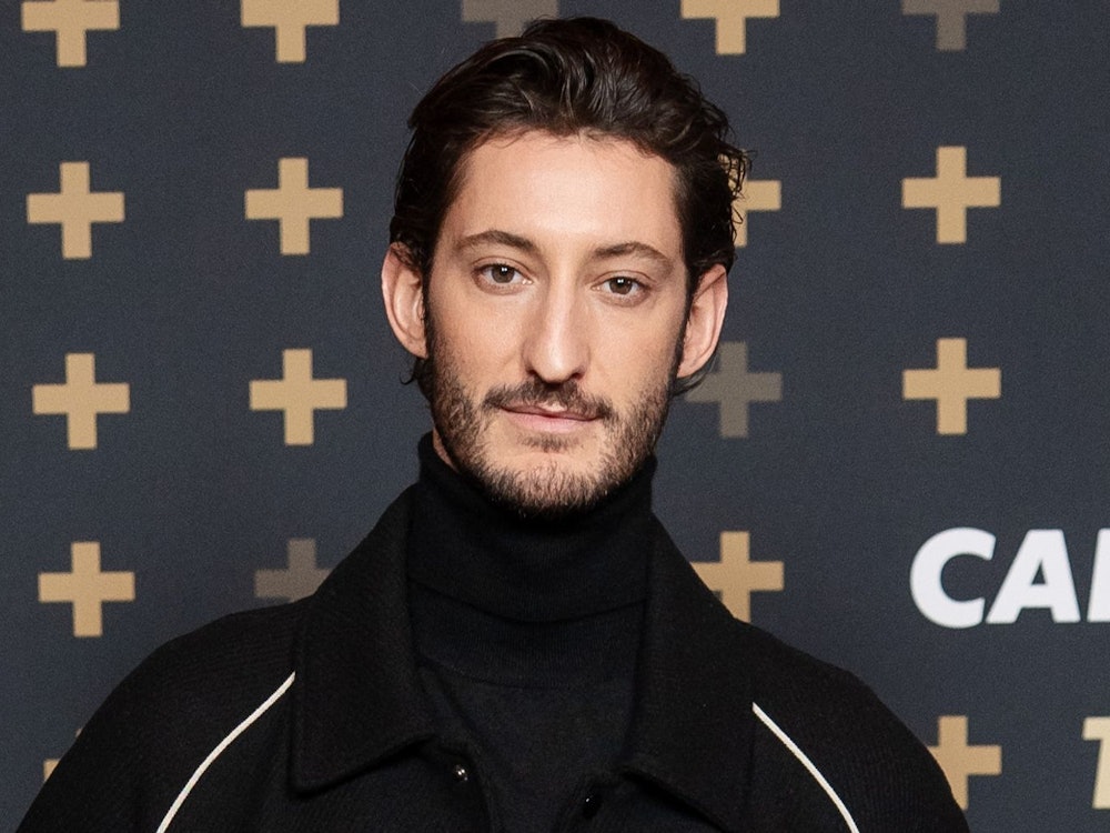 Pierre Niney hat ein benutztes Taschentuch versteigert - für 100.000 Euro. (Bild: 2025 Getty Images/Francois Durand)