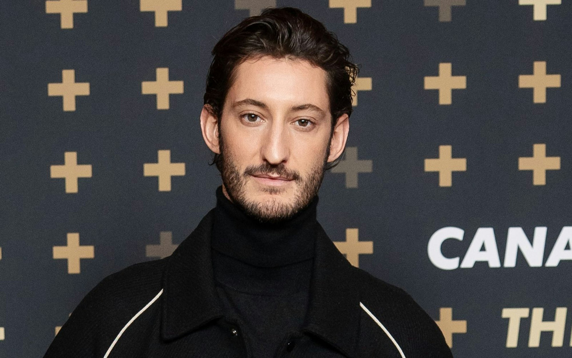 Pierre Niney hat ein benutztes Taschentuch versteigert - für 100.000 Euro. (Bild: 2025 Getty Images/Francois Durand)