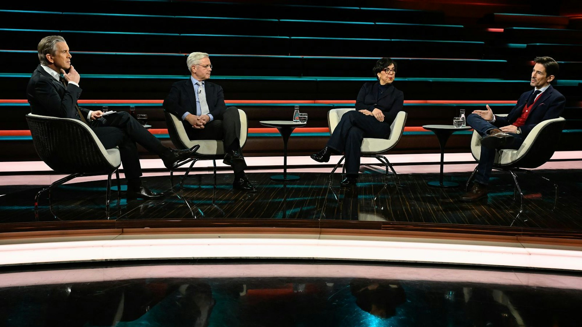 Bei „Markus Lanz“ debattierten die Gäste am Mittwochabend über die schwierige Lage an der ukrainischen Front und den Fortgang der Friedensgespräche in Abu Dhabi. (Bild: ZDF / Markus Hertrich)