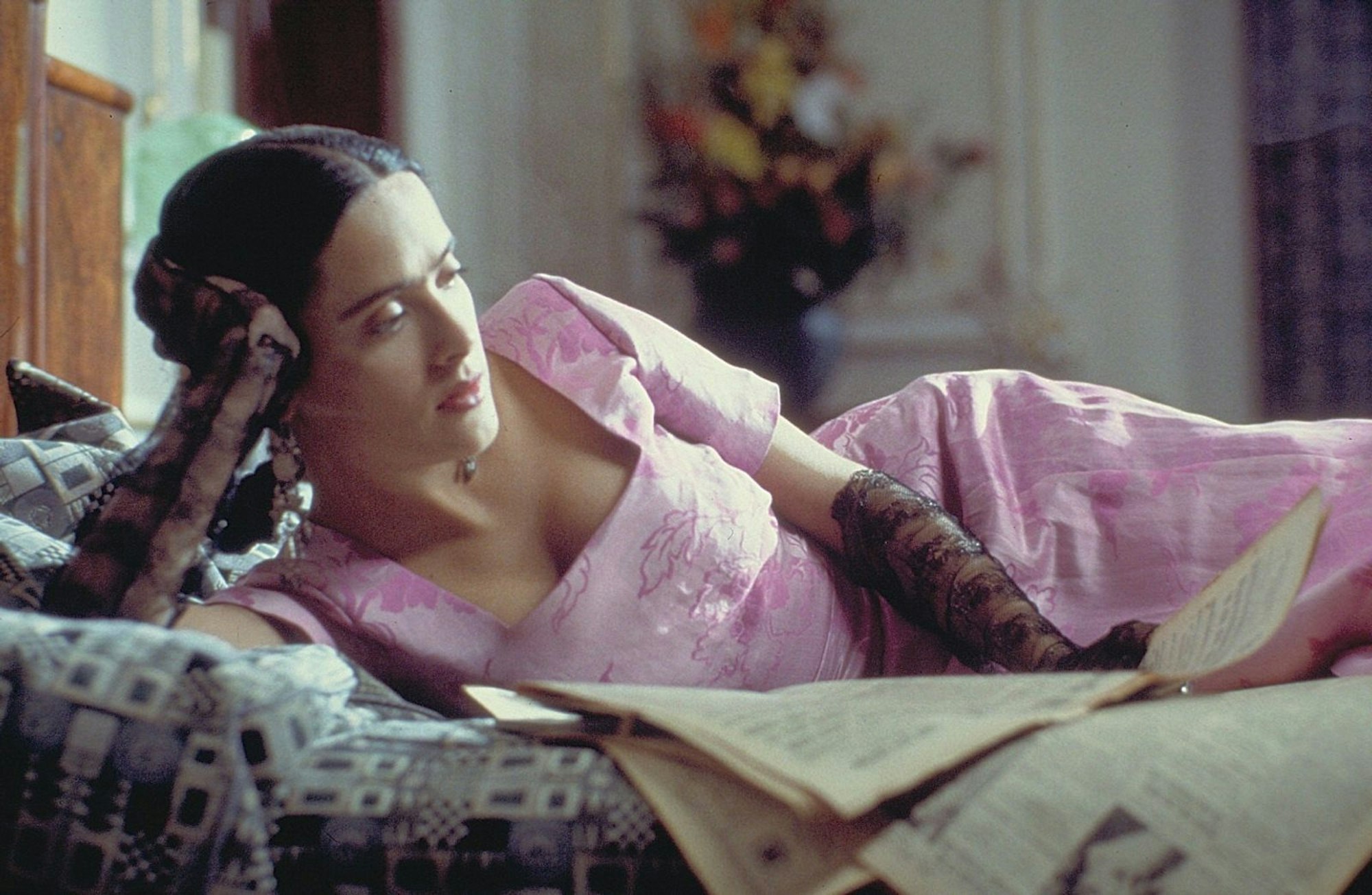 Eine der meistgeschätzten Persönlichkeiten Mexikos: 2002 spielte Salma Hayek die Hauptrolle im Biopic „Frida“ über die Malerin Frida Kahlo. (Bild: Buena Vista International)