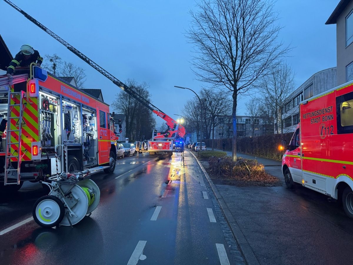 Gebäudebrand in Bonn-Plittersdorf: Ladenlokal nach Küchenbrand nicht mehr nutzbar.