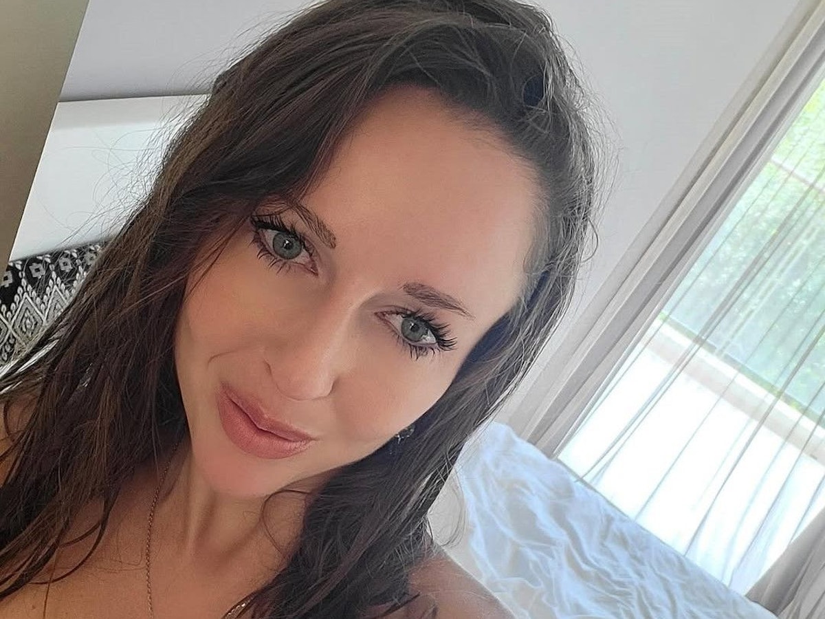 Juliane Seyfarth posiert für ein Selfie.