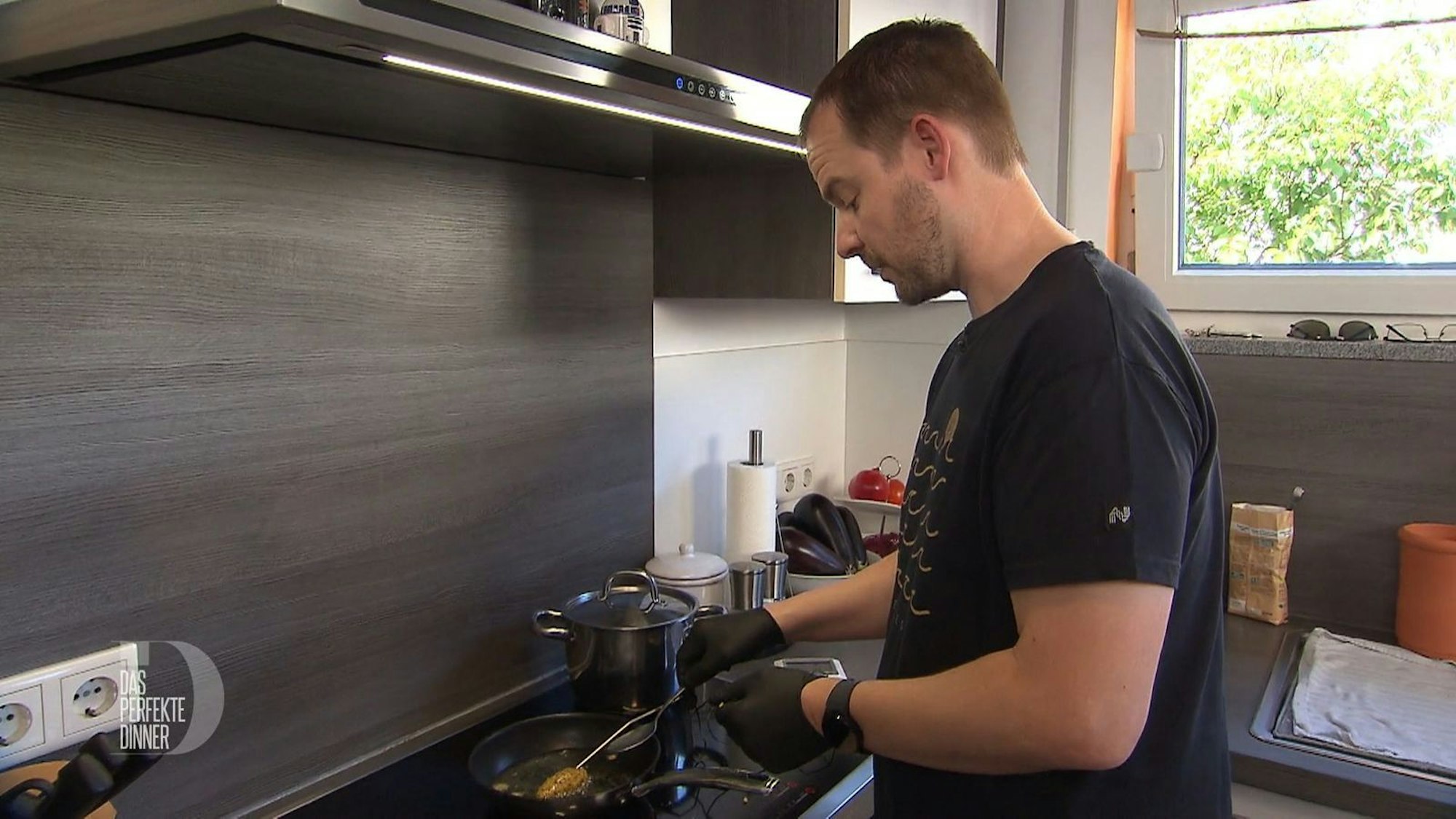 Falafel sind eine Wissenschaft für sich, das weiß Richi inzwischen.
(Bild: RTL)