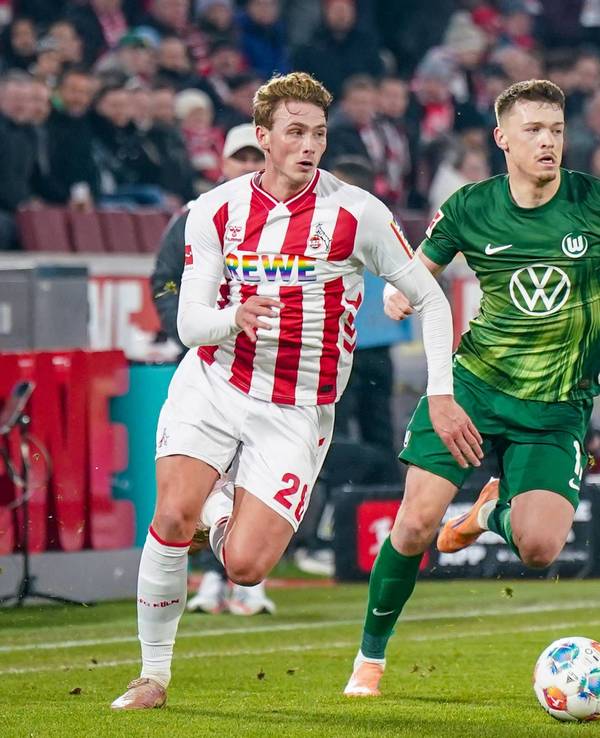 Sebastian Sebulonsen entwischt Wolfsburgs Dzenan Pejcinovic.