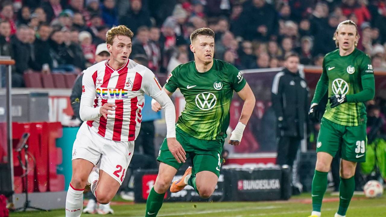 Sebastian Sebulonsen entwischt Wolfsburgs Dzenan Pejcinovic.