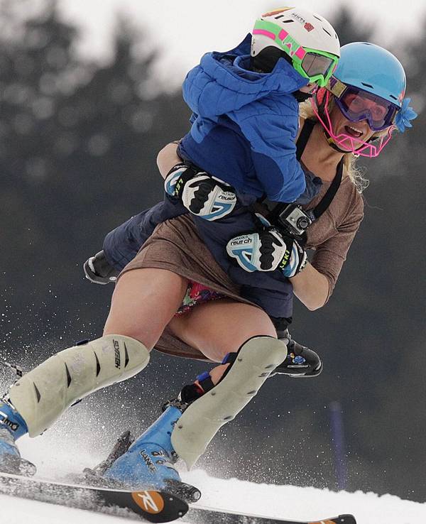 Mit ihrem Sohn auf dem Arm tritt Sarah Schleper beim Slalom-Weltcup im Ski alpin an