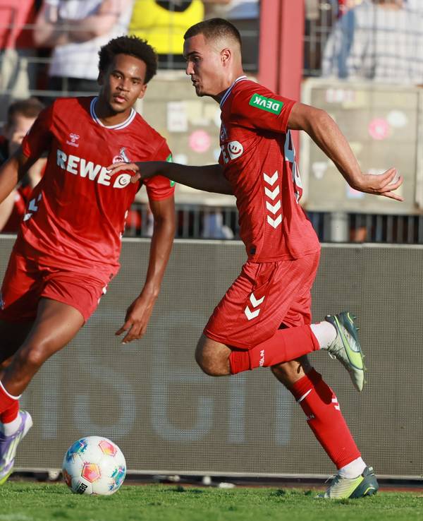 Zwei Nachwuchsspieler, die beim 1. FC Köln durchstarten wollen: Youssoupha Niang und Etienne Borie (hier am 18. Juli 2025).