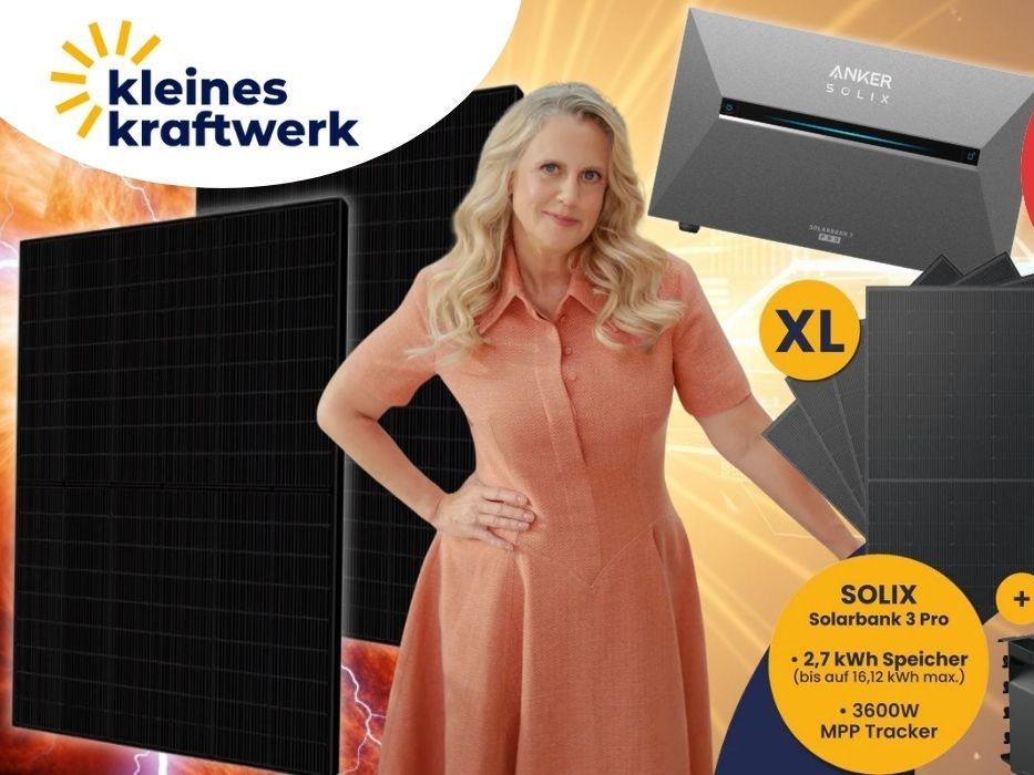 Kleines Kraftwerk Balkonkraftwerk mit Anker Solix Solarbank 3 Pro und Solar-Panelen vor Sonne, Blitzen und technischen Lichtern. Im Vordergrund Barbara Schöneberger, die das Gesicht der aktuellen Werbekampagne ist.