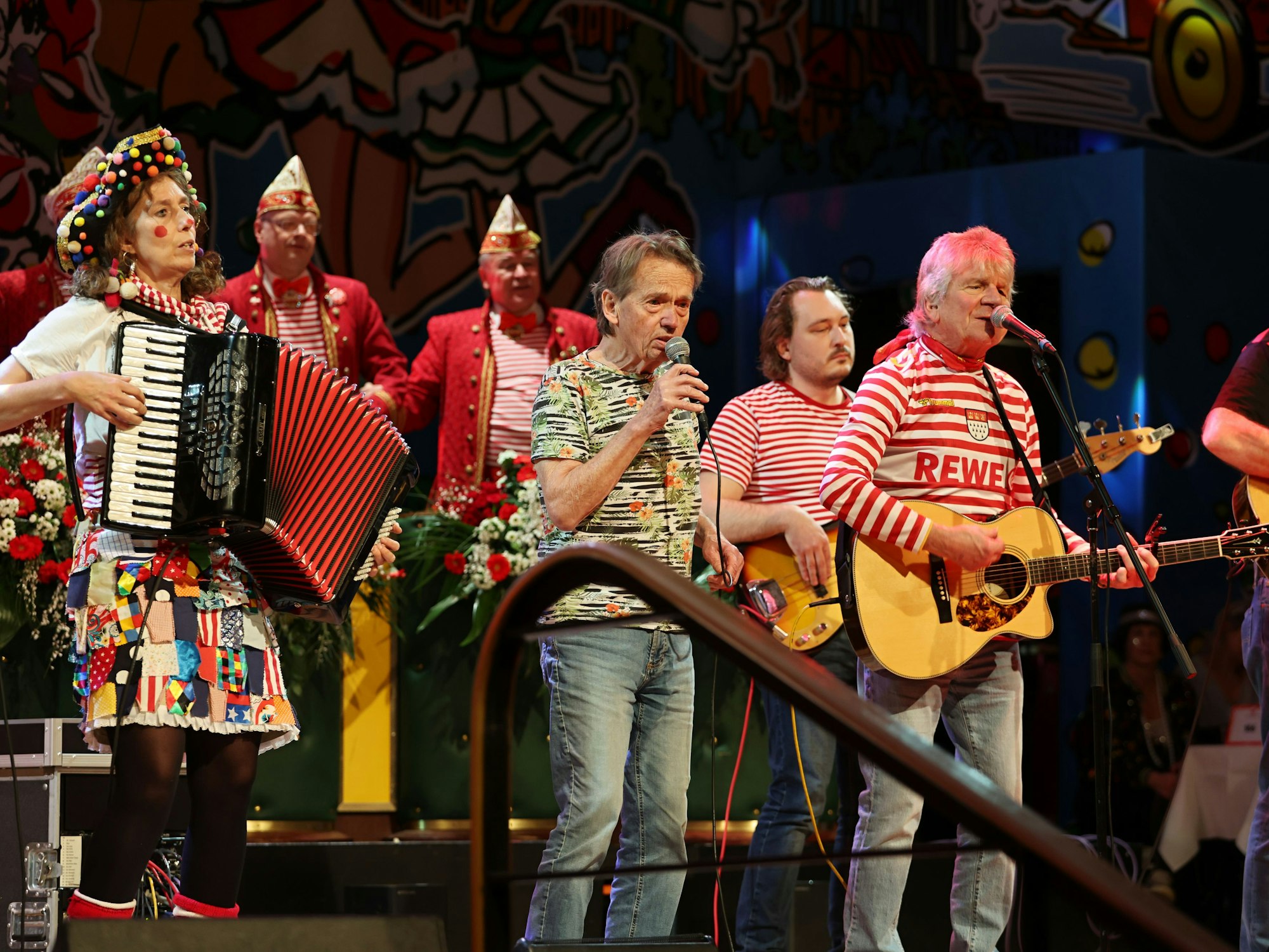 De Knippschaff beim Auftritt auf der Bühne.