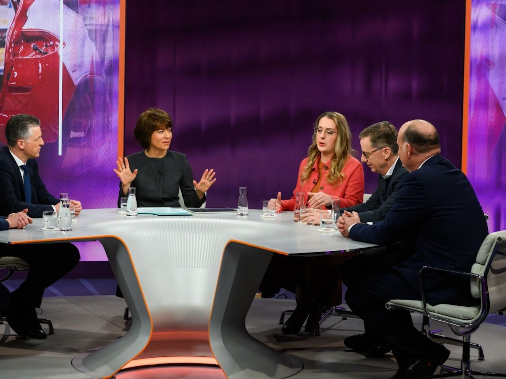 Maybrit Illner (Mitte) tat sich schwer, ihre Gäste im Zaum zu halten. (Bild: ZDF/Jule Roehr)