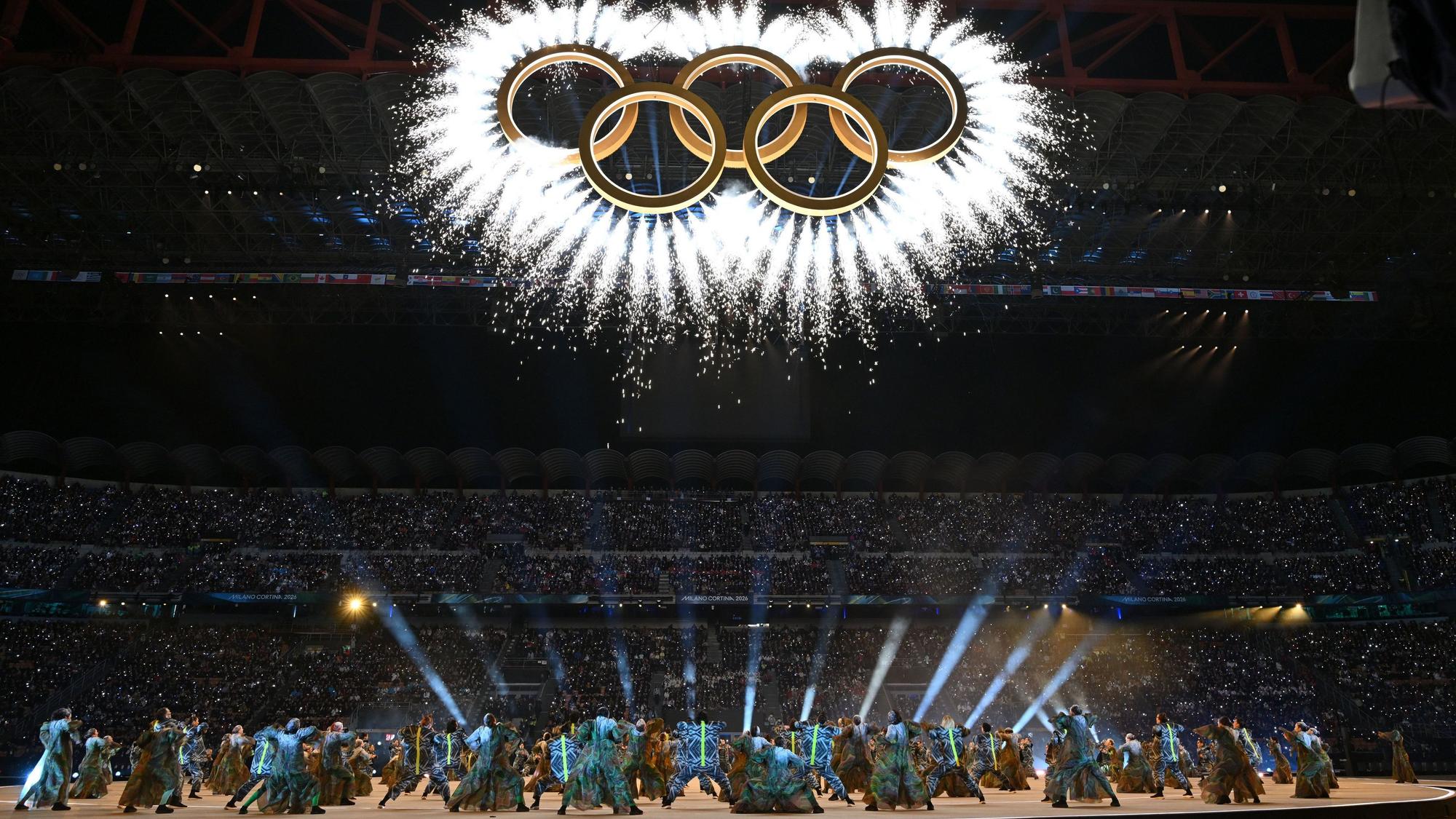 Bilder von der olympischen Eröffnungsfeier in Italien.