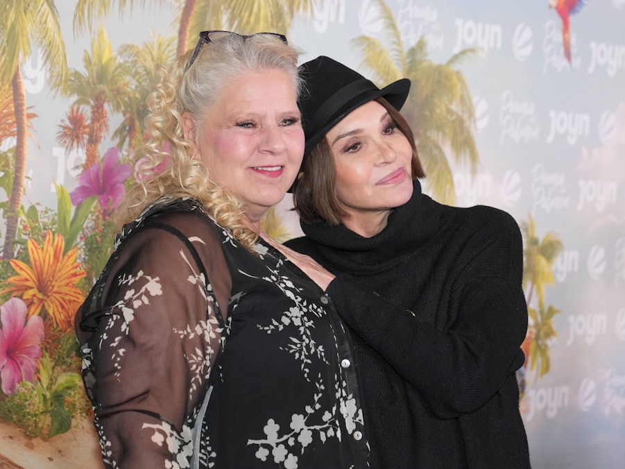 Silvia Wollny und Anouschka Renzi lächeln