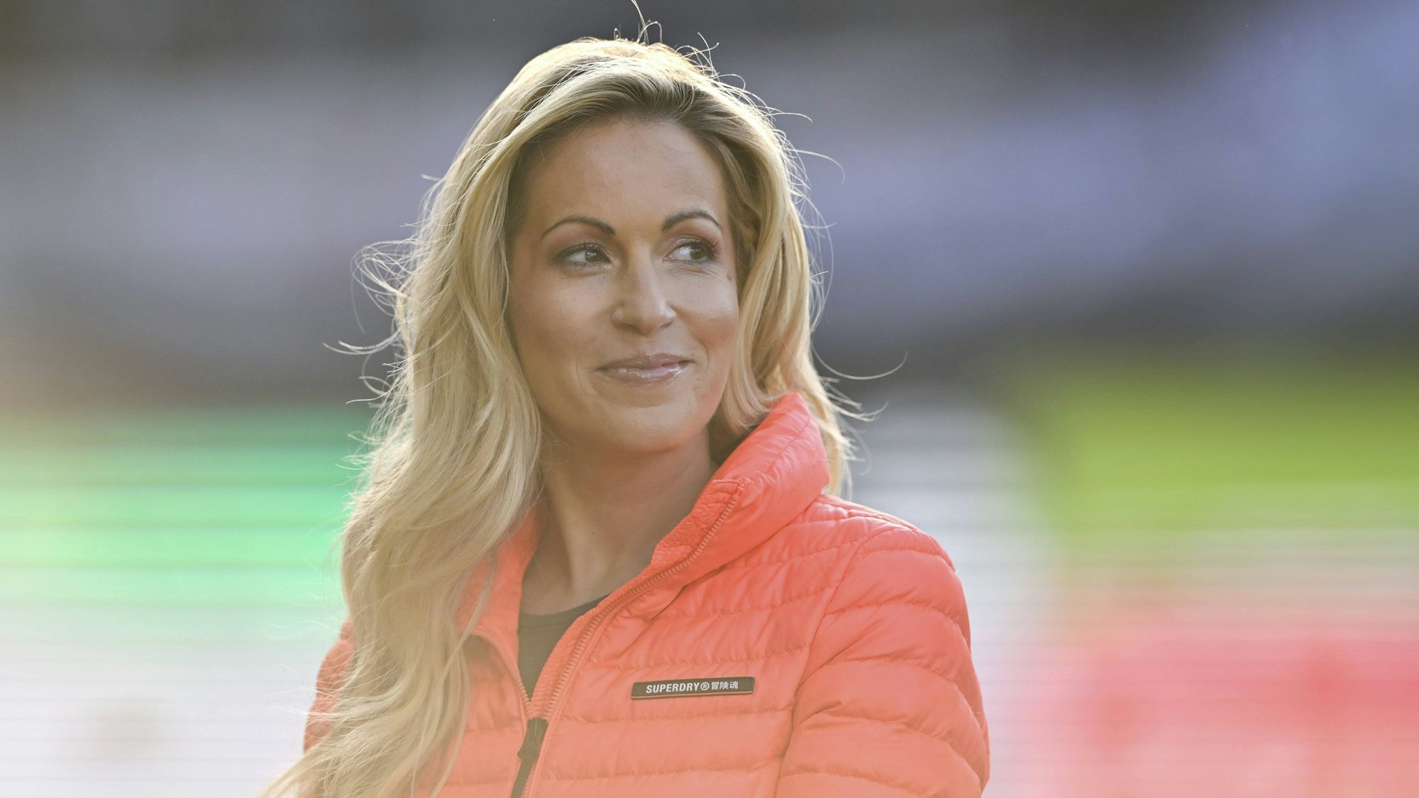 Andrea Kaiser lächelt in Jacke