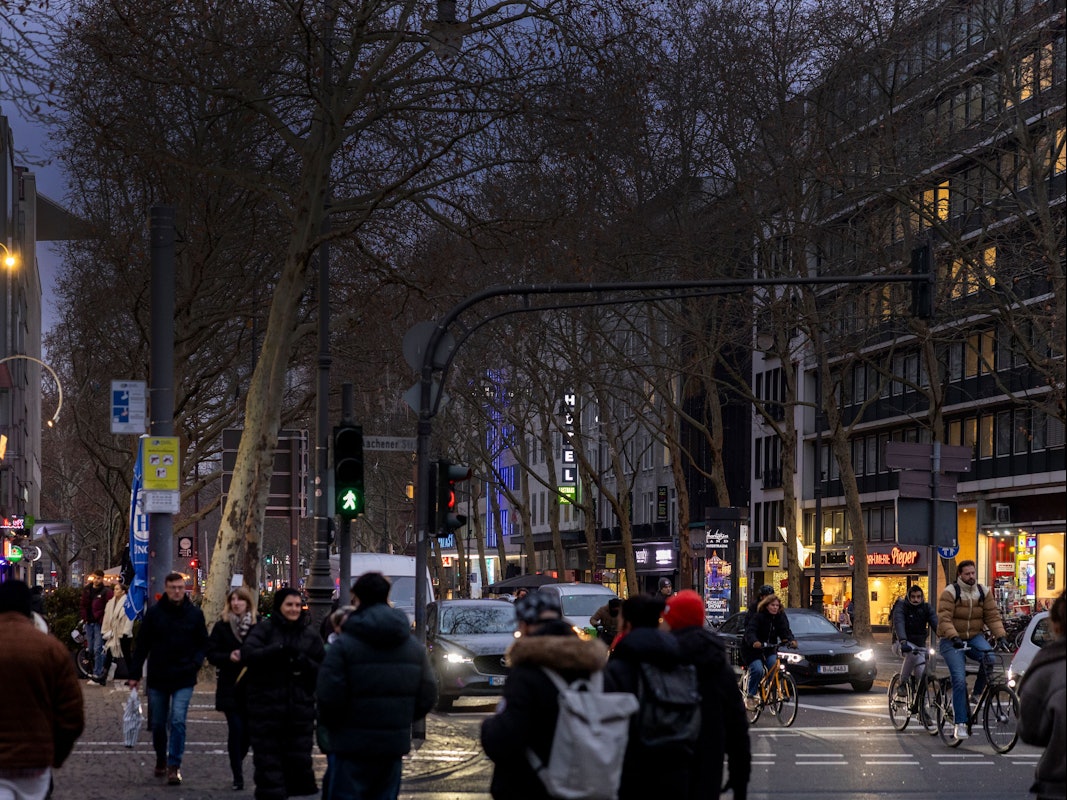 Hohenzollernring zwischen Rudolfplatz und Friedensplatz: Bei einer Lebensmittelkontrolle in einem Imbiss dort wurden gravierende Hygieneverstöße aufgedeckt.