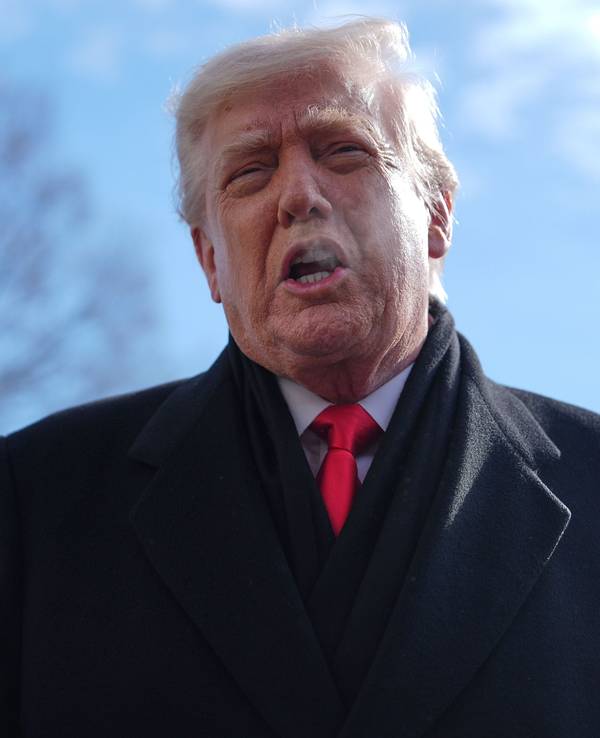 US-Präsident Donald Trump spricht in Washington Ende Januar mit Reportern.