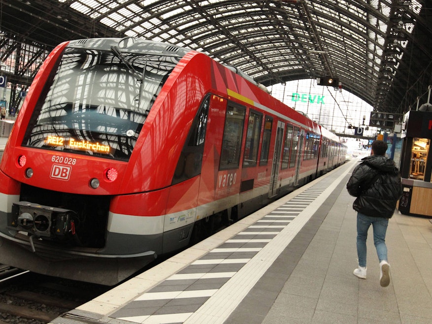 Die Deutsche Bahn beginnt mit der Generalsanierung der Bahnstrecke zwischen Köln und Hagen.