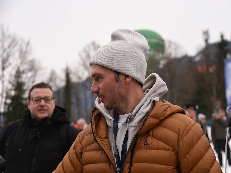 Felix Neureuther mit einer Mütze.