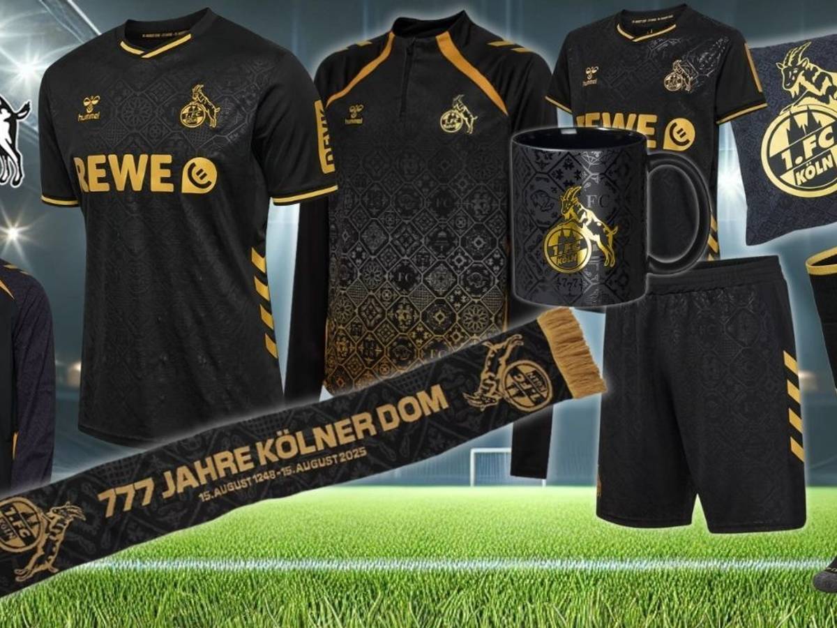 1. FC Köln FC x Dom Kollektion mit Ausweichtrikot 2025/26 Senior und Junior, Auflaufjacke, Aufwärmtop, Shorts, Bettwäsche, Premiumtasse, Premiumschal vor einem grünen Rasen in einem Fußballstadion in der Nacht mit Flutscheinwerfern
