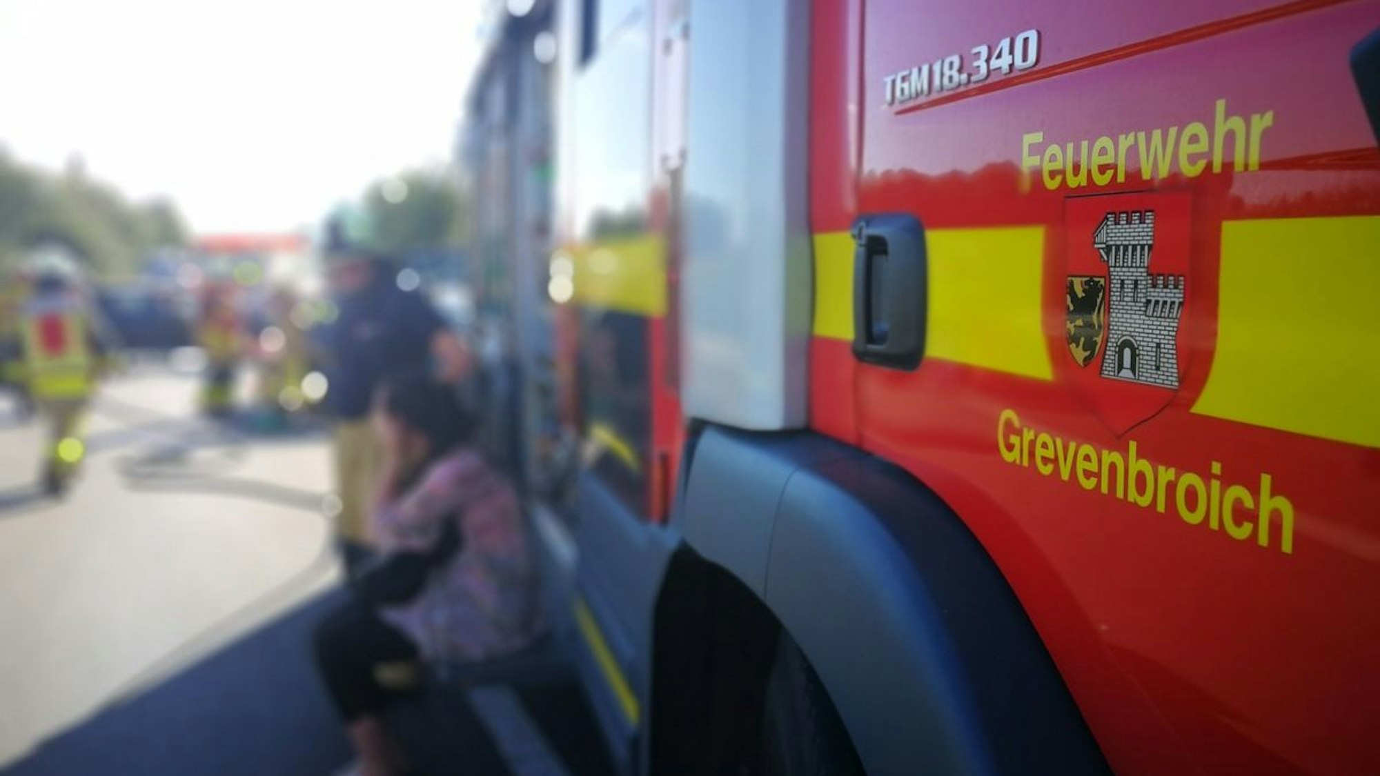 Unfall auf der L116 bei Grevenbroich mit fünf Verletzten.