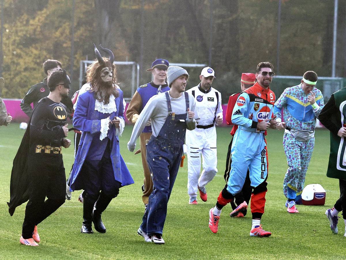Der 1. FC Köln absolviert sein traditionelles Karnevalstraining.