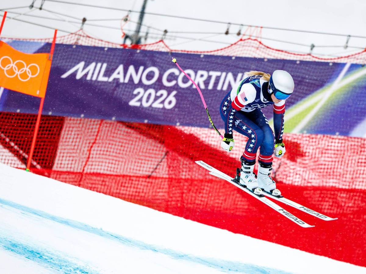 Eine Fahrerin beim Abfahrtstraining in Cortina d’Ampezzo.