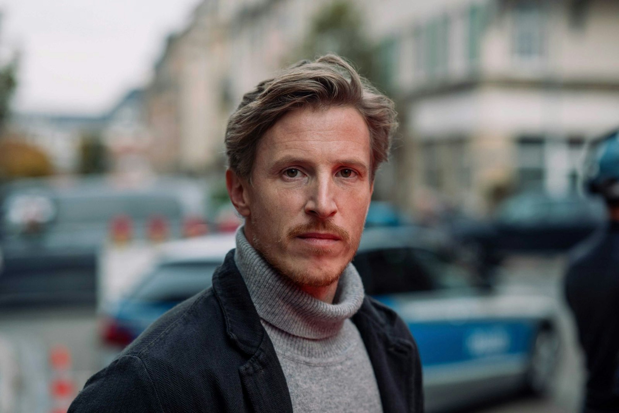 Golo Euler spricht im Interview darüber, was er davon hält, wenn seine Kinder den Weg in die Schauspielerei einschlagen würden. (Bild: ZDF / Adrian Gross)