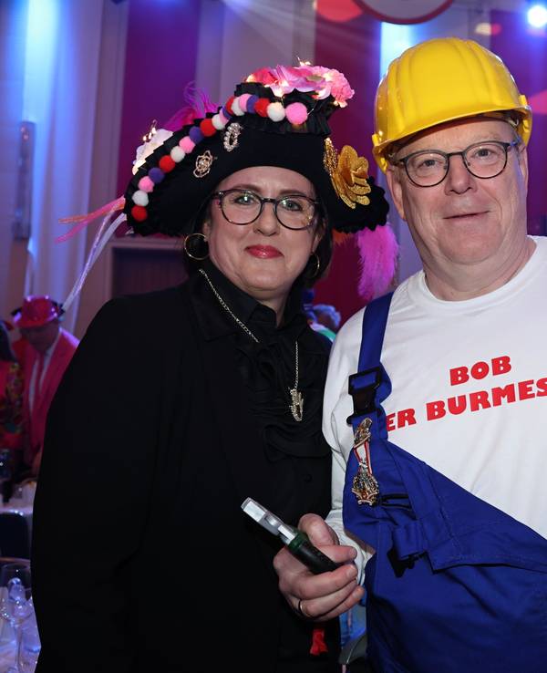 Torsten Burmester mit Ehefrau Jacqueline im Kostüm.