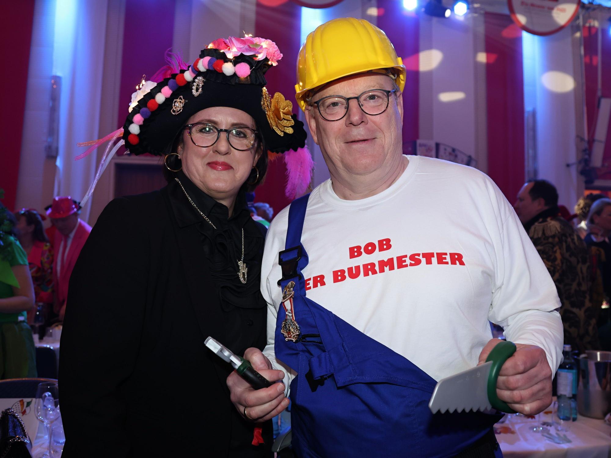 Torsten Burmester mit Ehefrau Jacqueline im Kostüm.