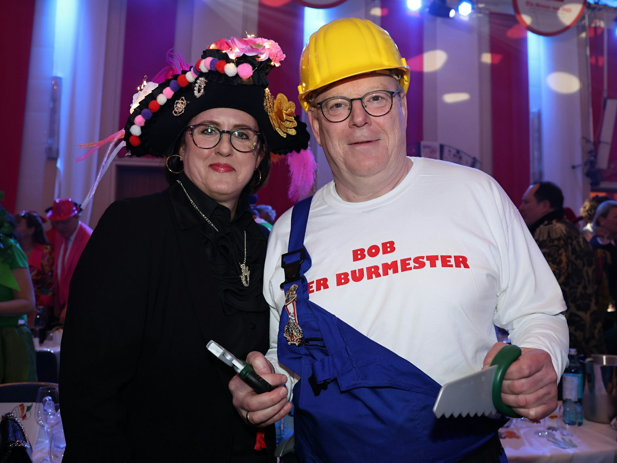 Torsten Burmester mit Ehefrau Jacqueline im Kostüm.
