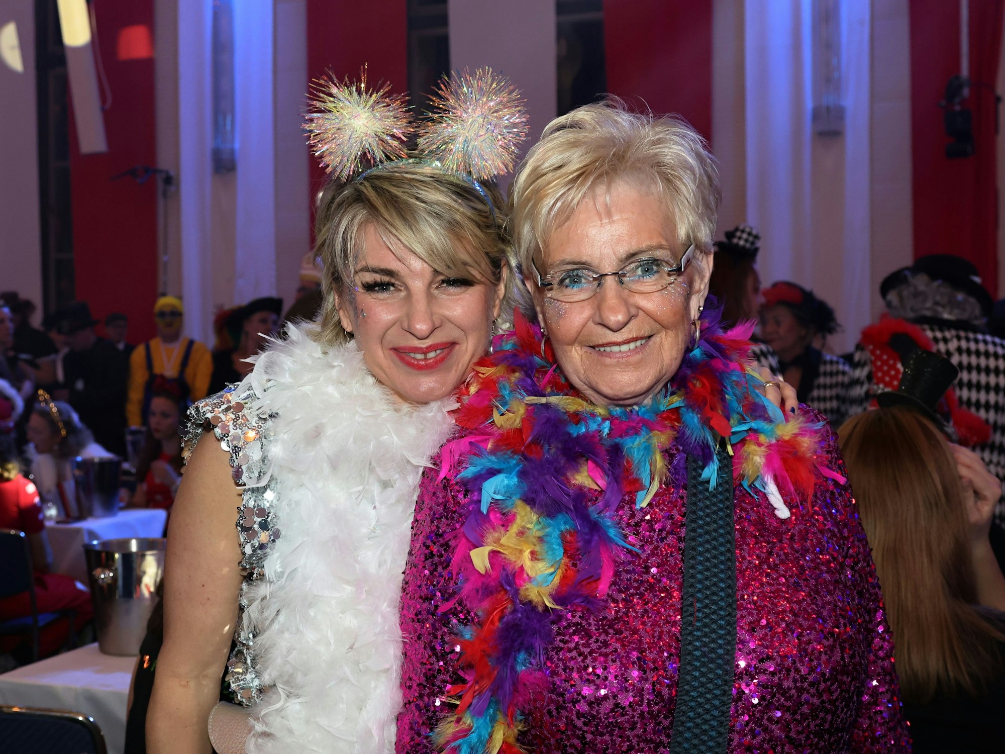 Sabine Heinrich mit ihrer Mutter Ruth.