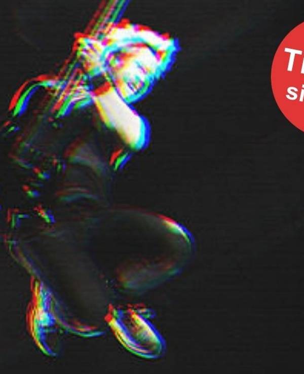 Chesney Hawkes mit E-Gitarre, Bildmaterial zur Smash It To Pieces Tour.