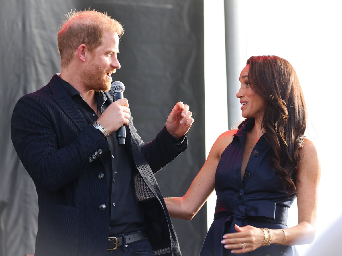 Prinz Harry und Herzogin Meghan sprechen.