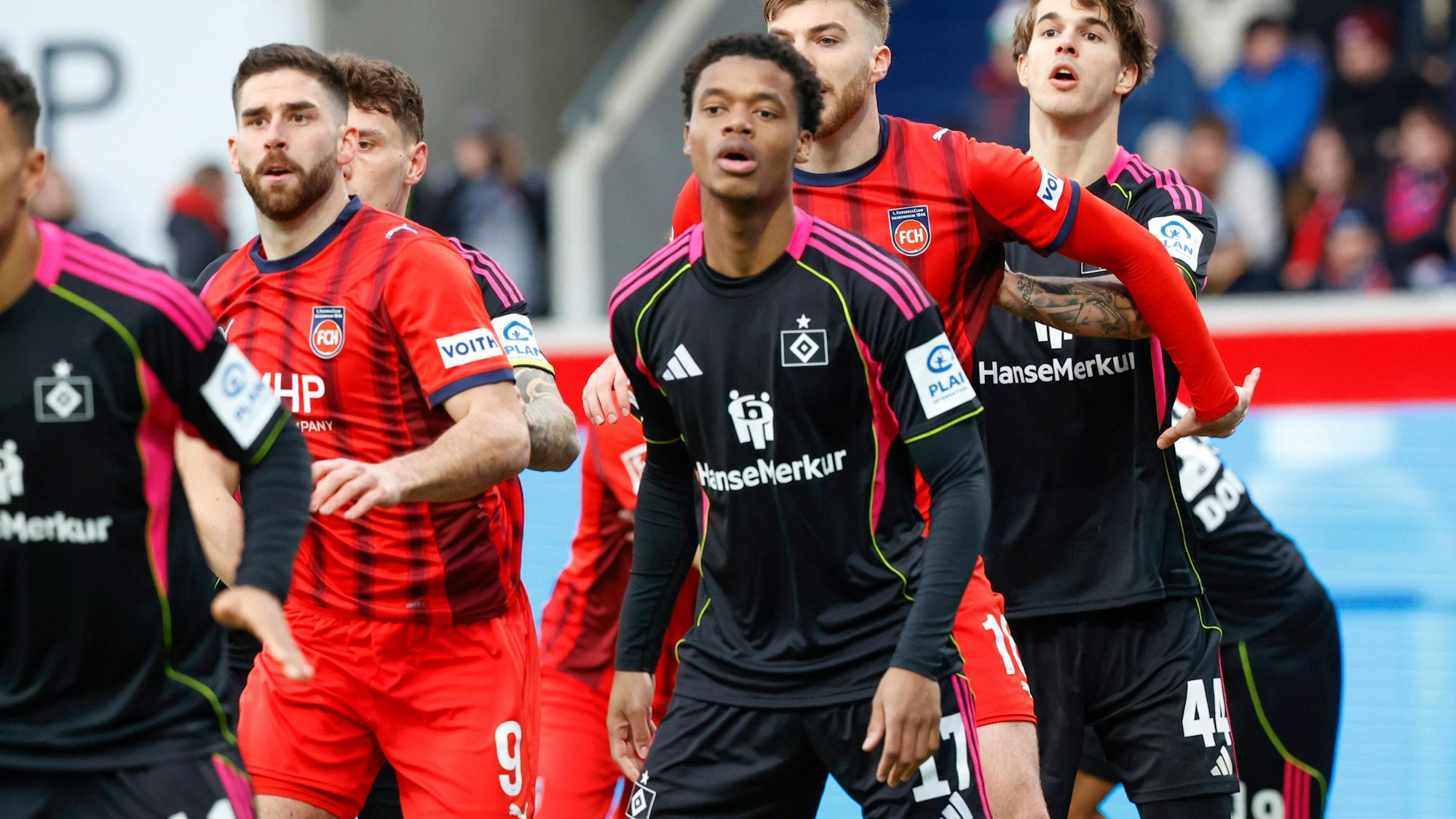 Fußballspieler Stefan Schimmer, Warmed Omari und Luka Vuskovic