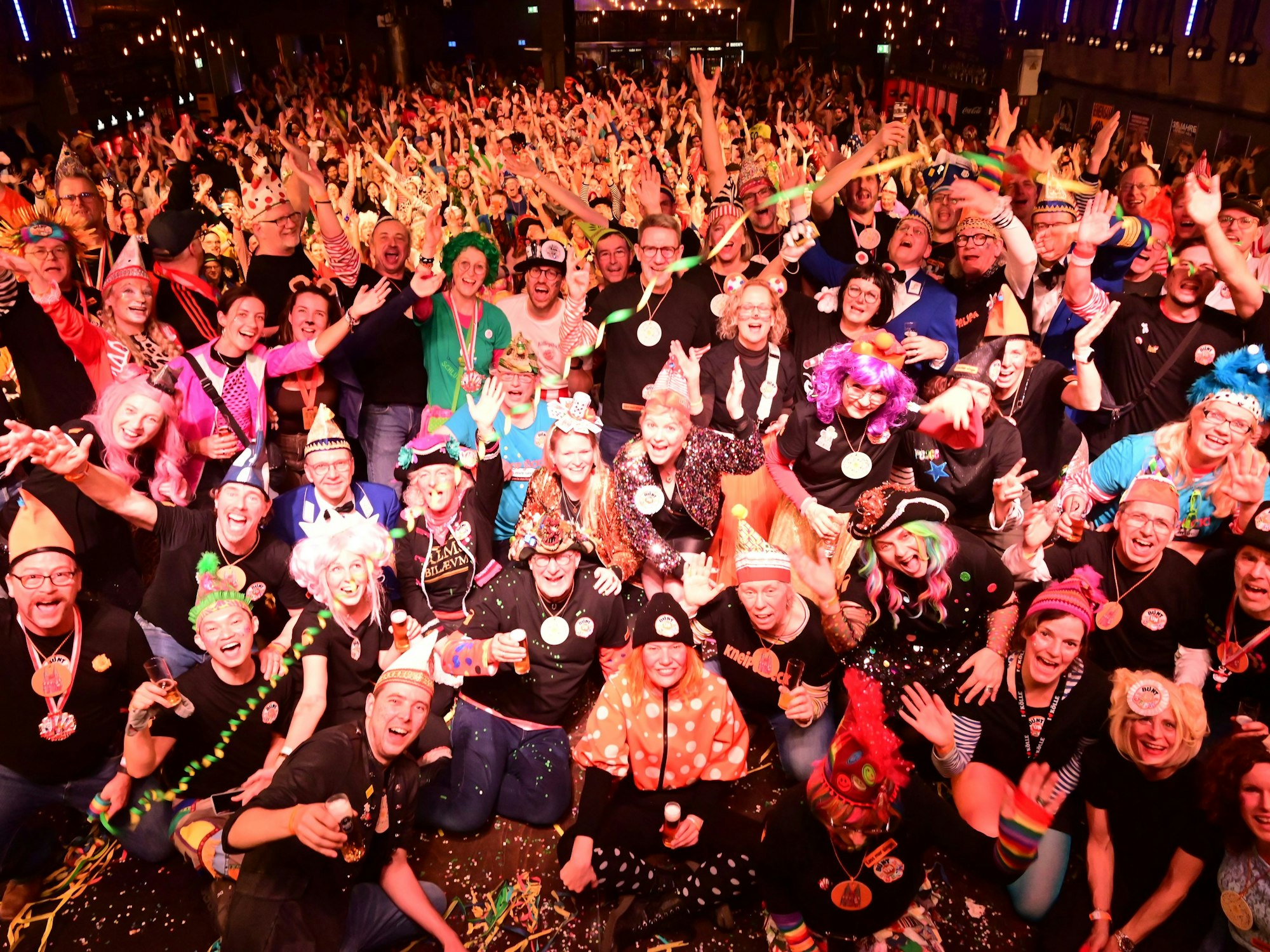 Das Team von „Loss mer singe“ beim Gruppenfoto.