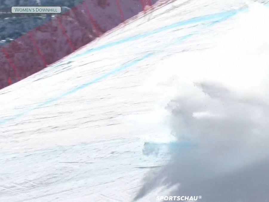 Lindsey Vonn wirbelt nach ihrem Sturz bei Olympia Schnee auf.