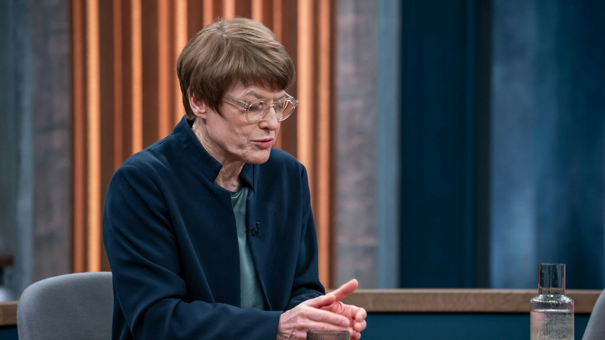 Die Ökonomin Veronika Grimm sieht ein Problem in der geplanten Migrationspolitik der AfD. (Bild: ARD / Thomas Ernst)