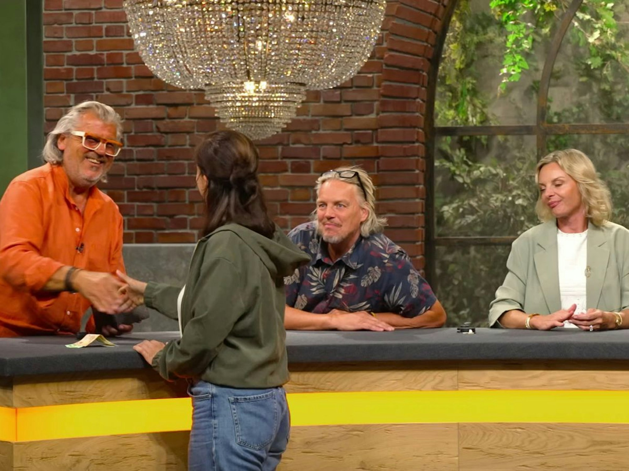 Roman Runkel bezahlte 250 Euro für die Motorräder.
(Bild: ZDF)