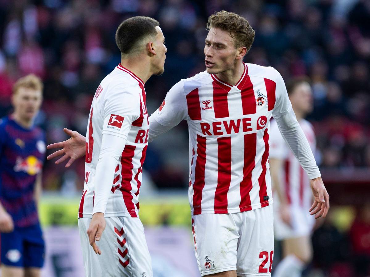 Said El Mala und Sebastian Sebulonsen unterhalten sich sehr emotional beim 1:2 des 1. FC Köln gegen RB Leipzig am 8. Februar 2026.