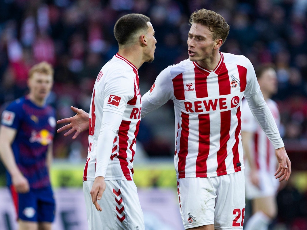 Said El Mala und Sebastian Sebulonsen unterhalten sich sehr emotional beim 1:2 des 1. FC Köln gegen RB Leipzig am 8. Februar 2026.
