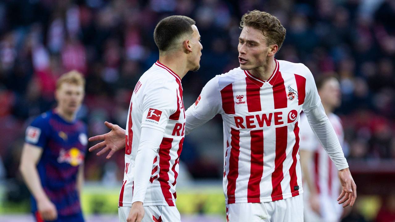 Said El Mala und Sebastian Sebulonsen unterhalten sich sehr emotional beim 1:2 des 1. FC Köln gegen RB Leipzig am 8. Februar 2026.