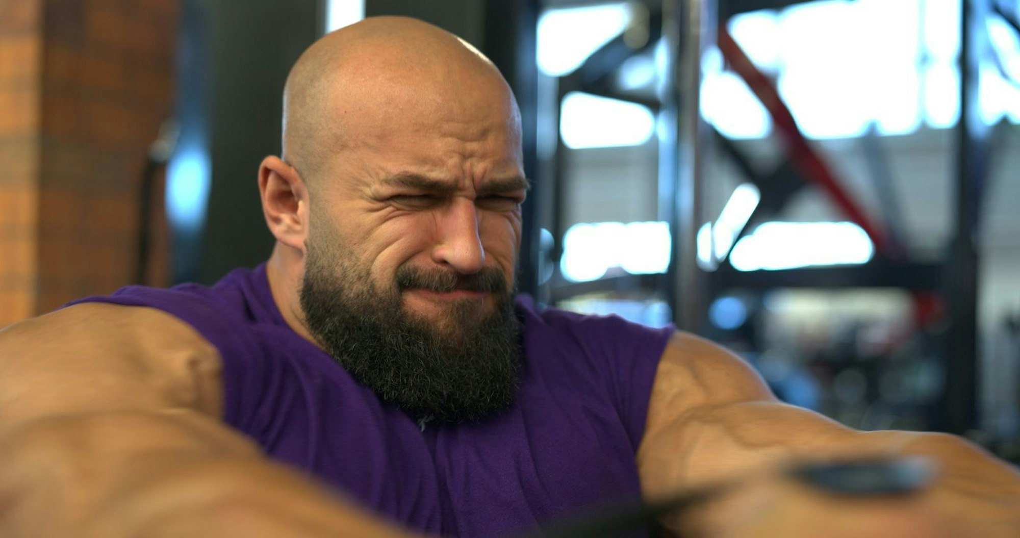 Maik nimmt für seinen Erfolg als Bodybuilder einiges in Kauf. Er wisse, dass er „Raubbau am eigenen Körper“ betreibe. (Bild: ZDF und Harald Schmuck)