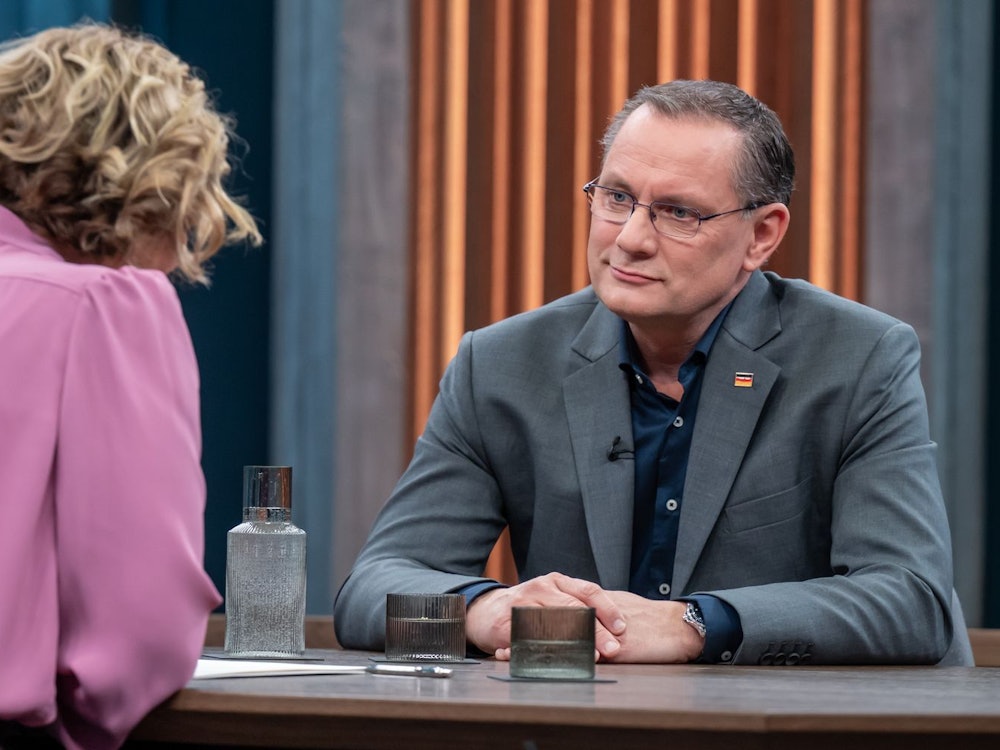 Caren Miosga wollte mit AfD-Chef Tino Chrupalla über US-Präsident Donald Trump sprechen.