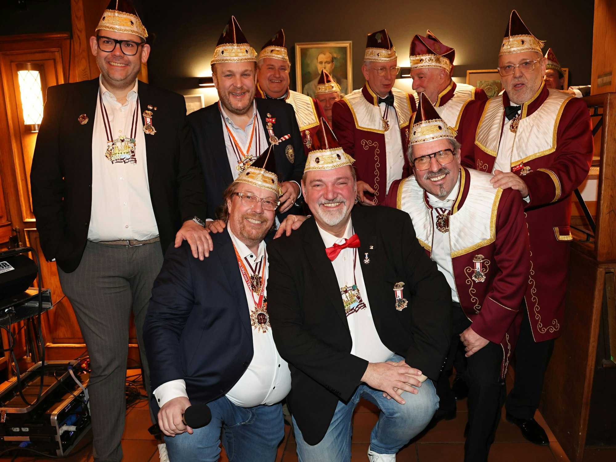 Michael Samm im Kreis der KG Seiner Deftigkeit Kölsche Boor.