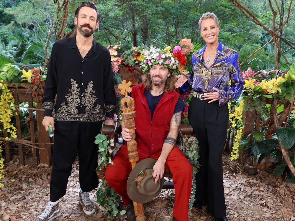 Gil Ofarim (Mitte) hat den Sieg in der 19. Staffel der Reality-Show „Ich bin ein Star - Holt mich hier raus!“ geholt. (Bild: RTL)